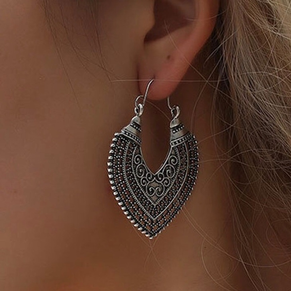 Heart Shaped Silver Boho Chic Earrings NEW - Picture 4 of 4